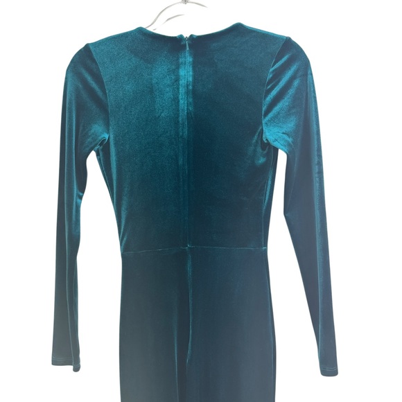 Lurelly Parisienne Velvet Floor Length Gown with Slit‎ Long Sleeve Formal Size 2 - Picture 13 of 16